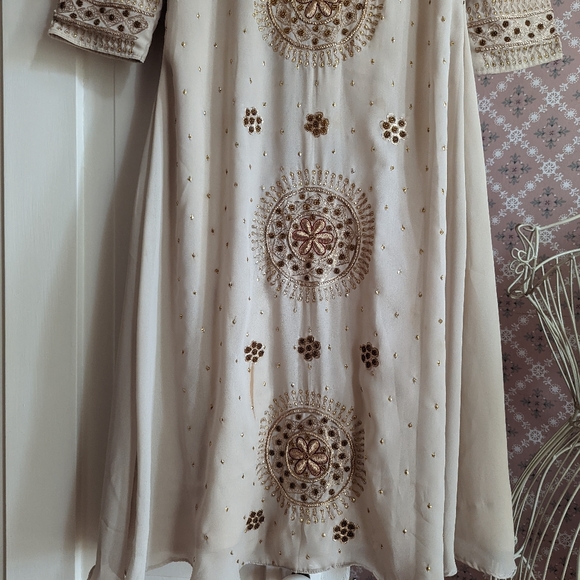 Cream and gold tunic dress - Picture 6 of 8